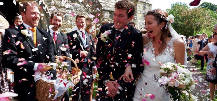 What are the pros and cons of using wedding confetti?